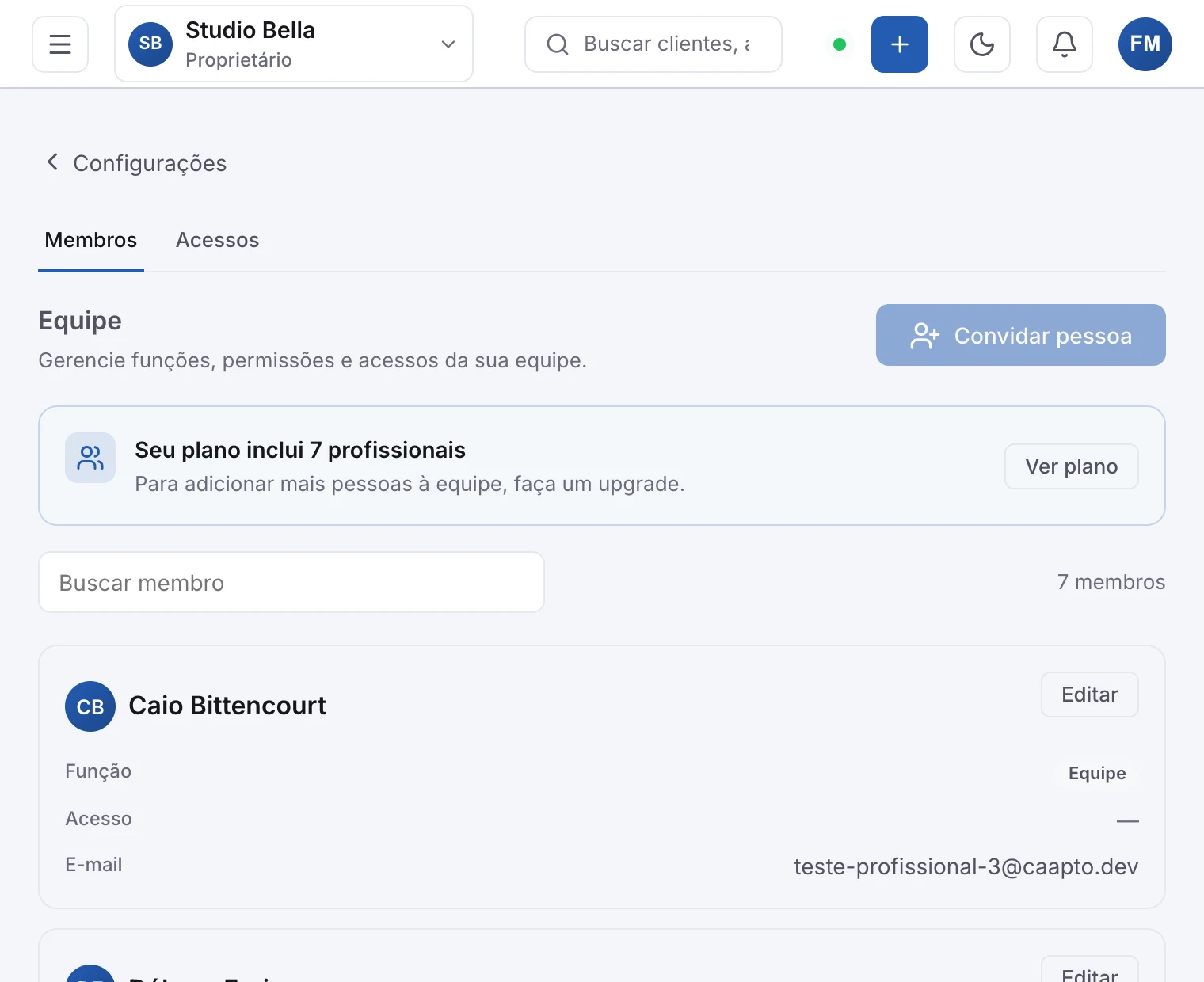 A tela Equipe, com os membros atuais e o botão Convidar pessoa